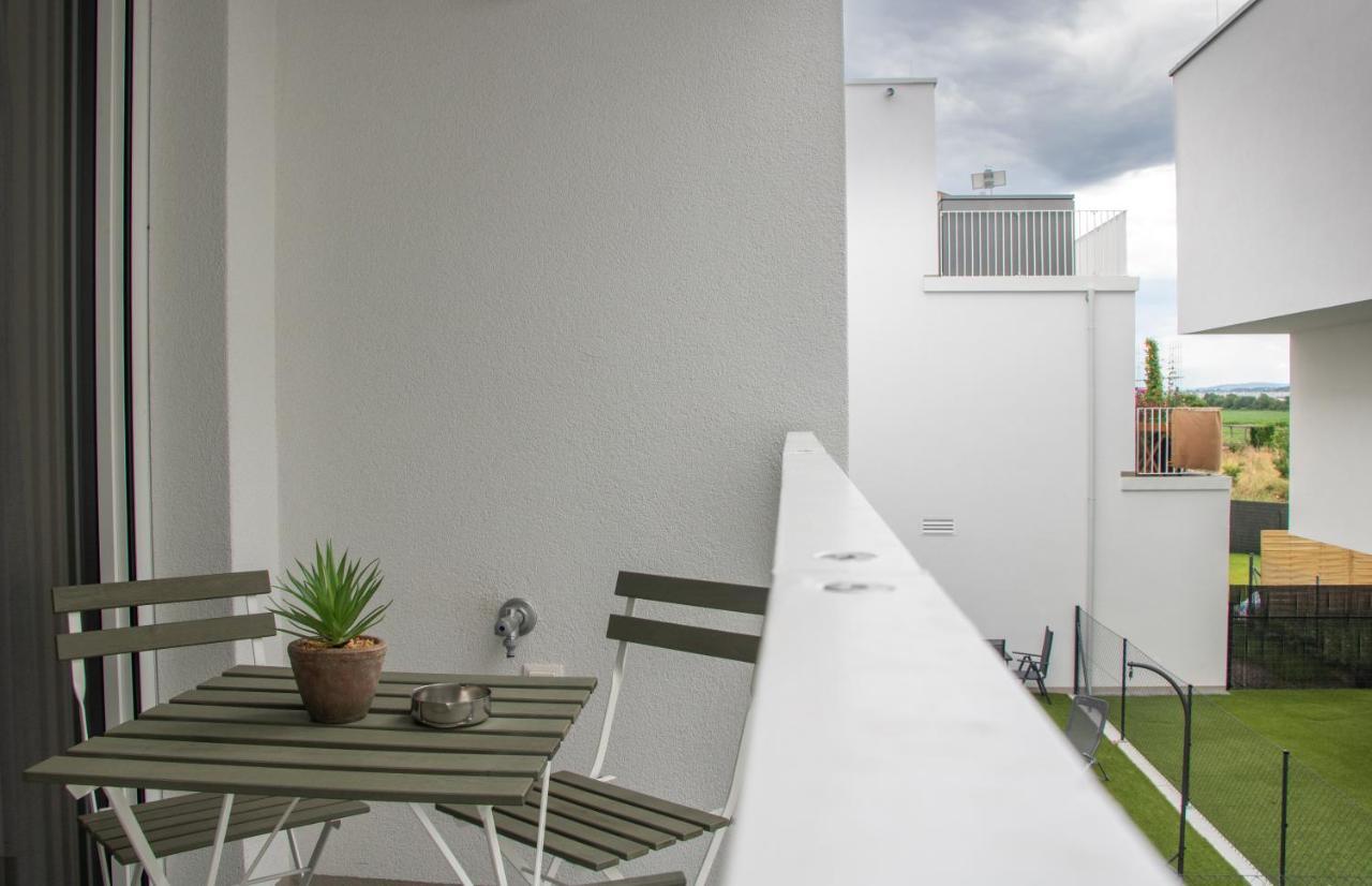 Flat2Go Modern Apartments - Harmony Of City And Nature Wien Exteriör bild