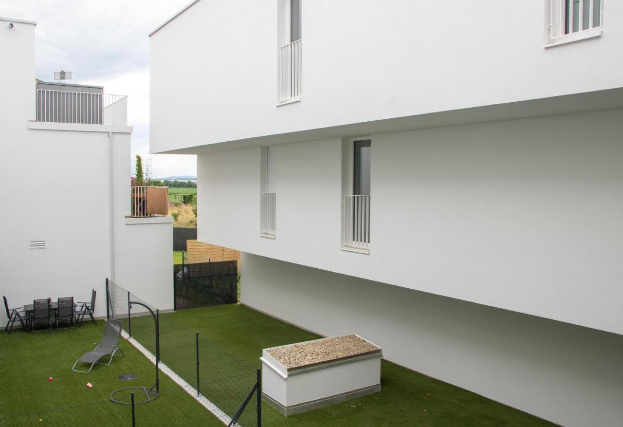 Flat2Go Modern Apartments - Harmony Of City And Nature Wien Exteriör bild